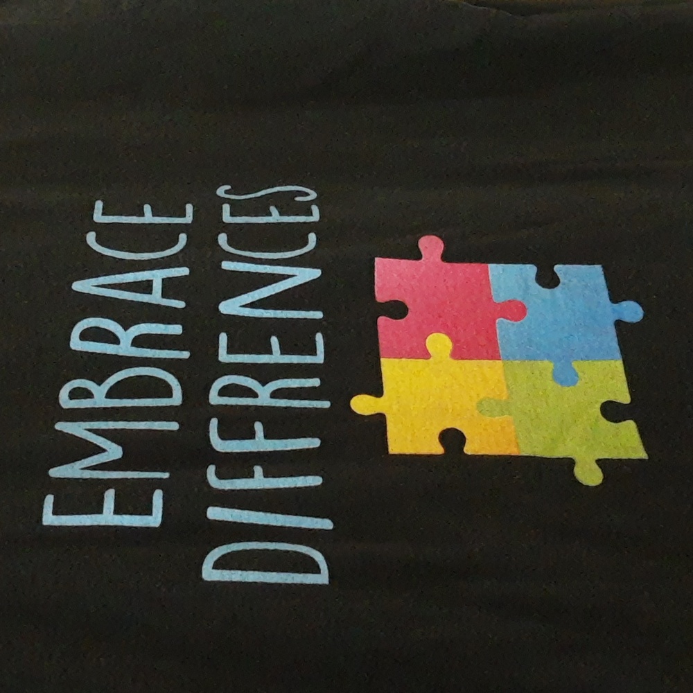 Embrace Differences Autism Awareness Distressed Graphics XL Black 100% Cotton - Picture 3 of 7